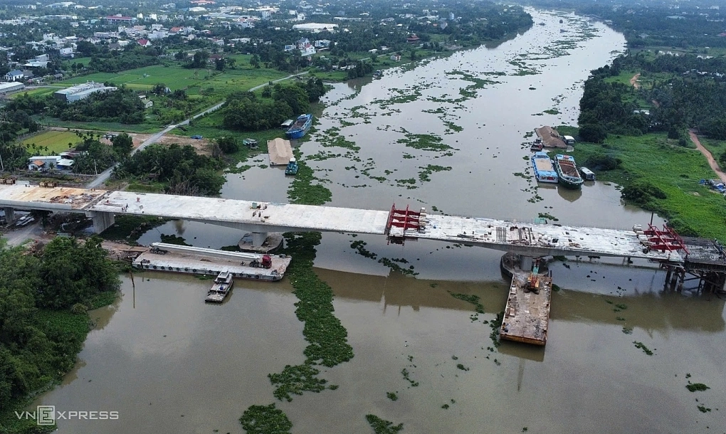 2025年8月、環状3号線沿いに建設中のビンゴイ橋。写真：フオック・トゥアン