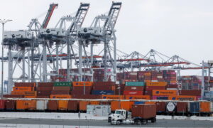 Mỹ dừng thu thuế đối ứng từ 24/2