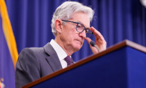 Quan chức Fed thêm đau đầu vì Tòa án bác thuế nhập khẩu