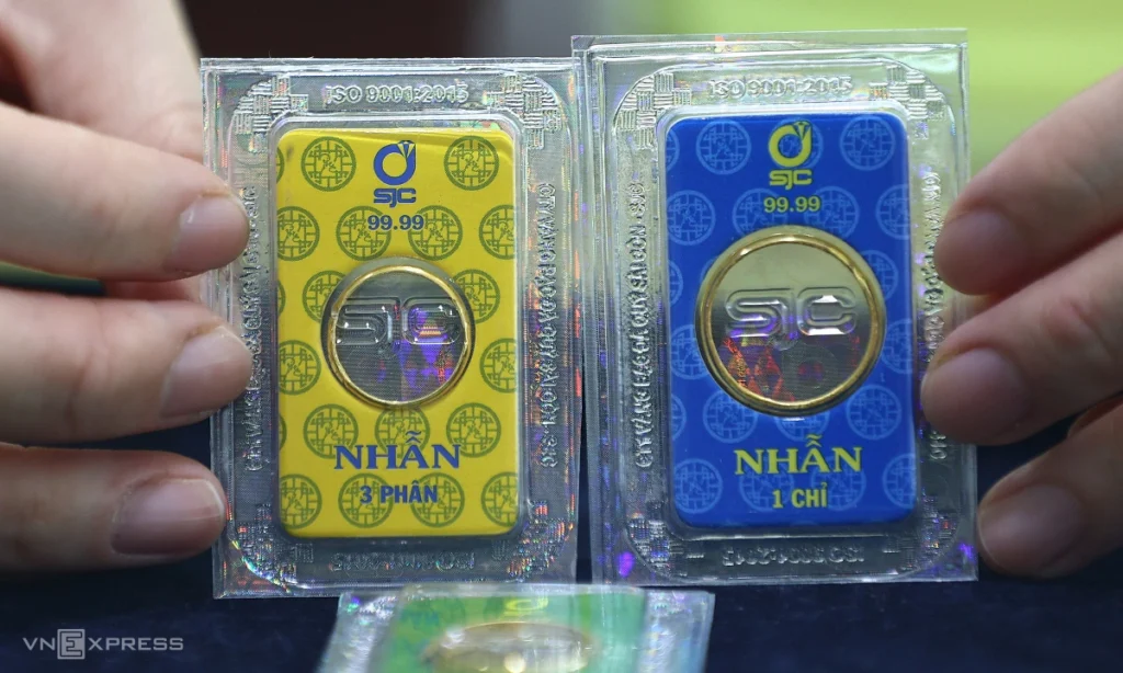 Giá vàng trong nước cao hơn thế giới 24 triệu đồng một lượng