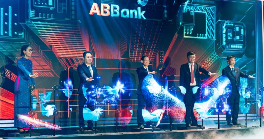 ABBank ra mắt nhận diện thương hiệu mới: Tiếp nối triết lý phụng sự khách hàng và cộng đồng