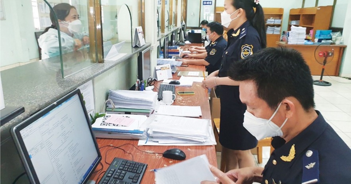 Hải quan khu vực lúng túng xác nhận chứng từ, xử lý tờ khai buộc tái xuất hoặc tiêu huỷ