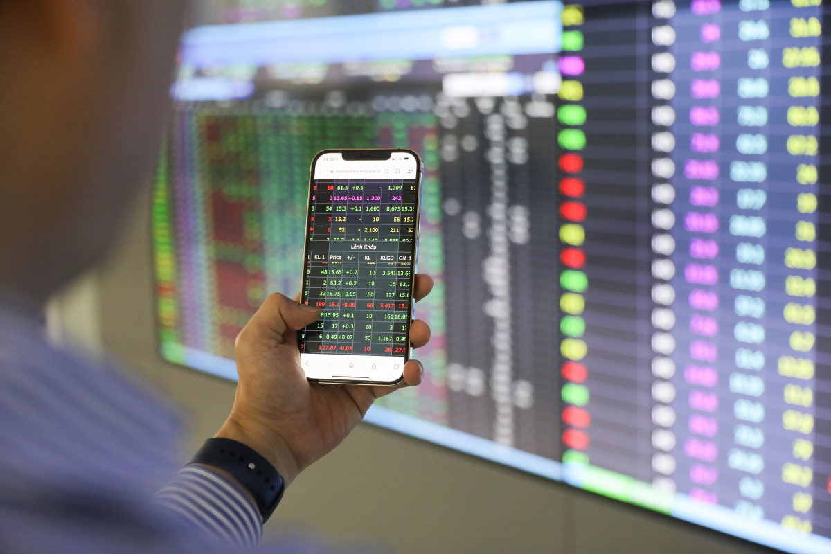 VN-Index lên cao nhất một tháng