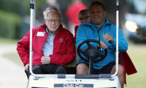 Tỷ phú tuổi Ngọ nổi tiếng thế giới