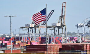 Rắc rối hoàn hàng trăm tỷ USD tiền thuế nhập khẩu của ông Trump