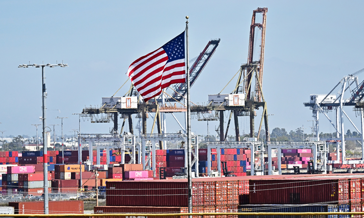 Rắc rối hoàn hàng trăm tỷ USD tiền thuế nhập khẩu của ông Trump