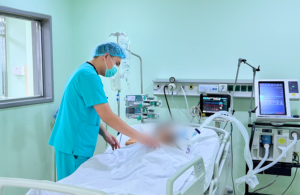 Ngộ độc thuốc lá điện tử, thanh niên 20 tuổi thở máy