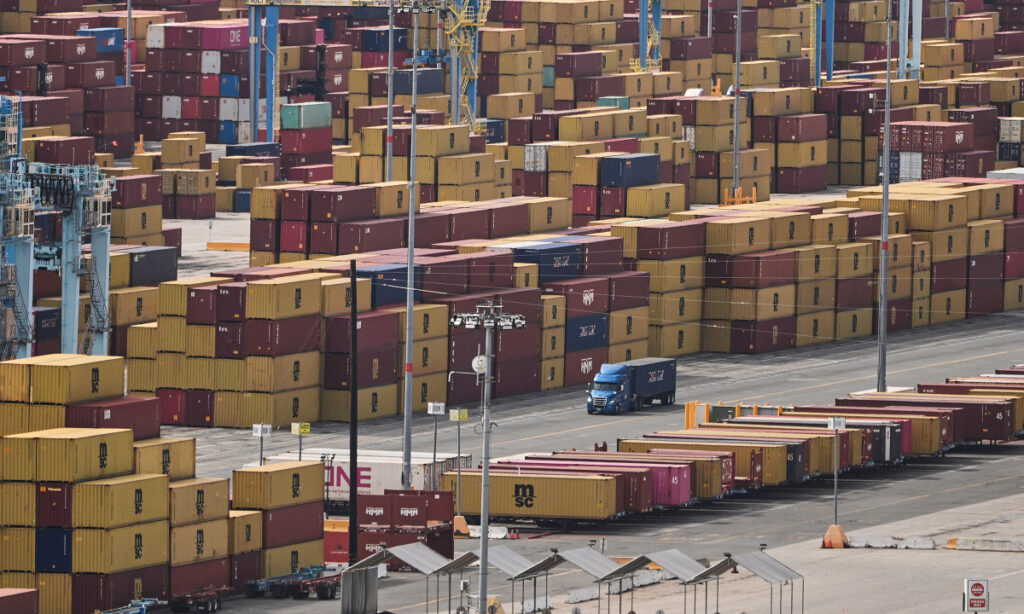 Thuế nhập khẩu bổ sung 10% của ông Trump áp dụng ra sao?