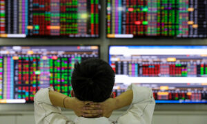 17 cá nhân bị cấm giao dịch chứng khoán hai năm