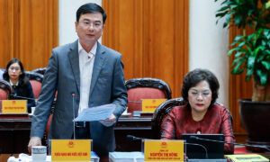 Một phần ba người Việt trưởng thành có tiền tiết kiệm tại ngân hàng