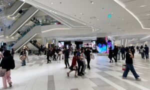 Trung tâm thương mại, siêu thị đông khách đến đêm