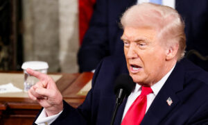 Ông Trump sẽ triệu tập sếp Amazon, Google, buộc tự cấp điện cho trung tâm dữ liệu