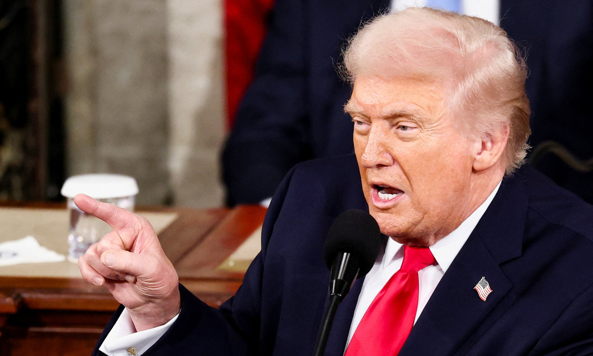 Ông Trump sẽ triệu tập sếp Amazon, Google, buộc tự cấp điện cho trung tâm dữ liệu