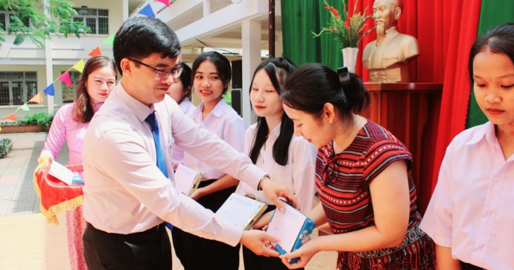 TP.Hồ Chí Minh: Ban hành quy chế mới về hỗ trợ giáo dục cho người dân tộc thiểu số