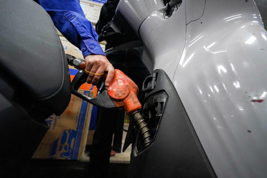 Bộ Chính trị khuyến khích người dân tiết kiệm nhiên liệu