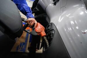 Bộ Chính trị khuyến khích người dân tiết kiệm nhiên liệu