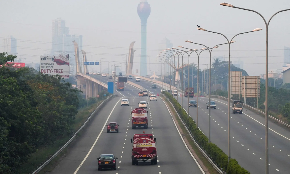 Tổng thống Sri Lanka kêu gọi người dân ngừng sạc xe điện ban đêm