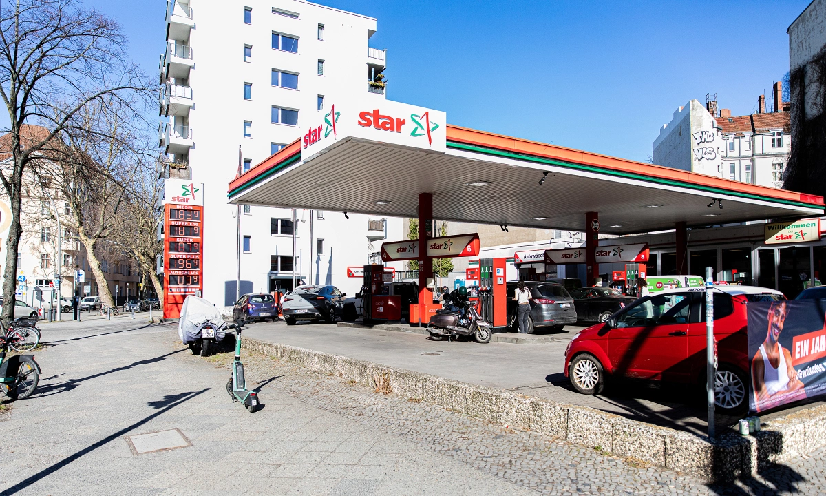 Cách các nước châu Âu đối phó giá xăng tăng