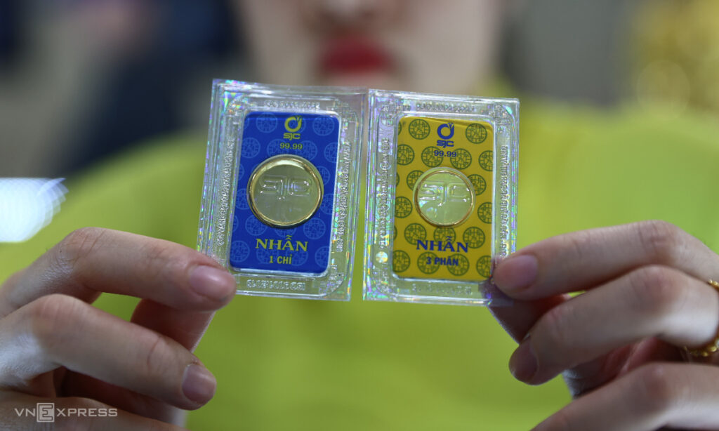 Giá vàng lùi về 185 triệu đồng