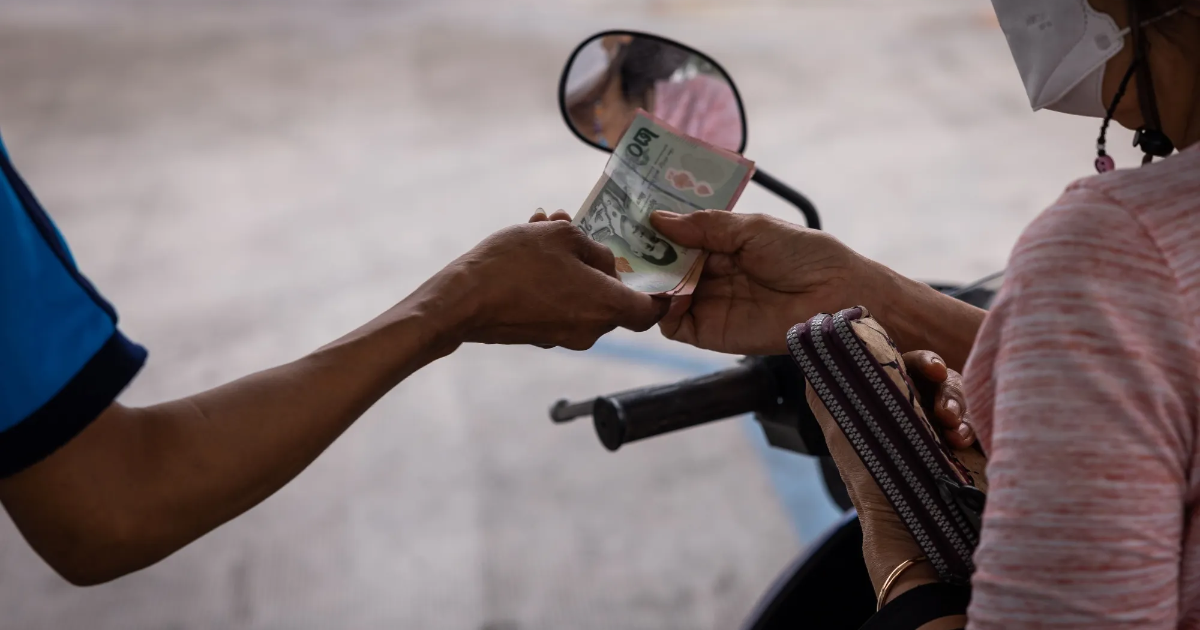 Đồng baht Thái Lan lao dốc khi giá xăng dầu tăng cao