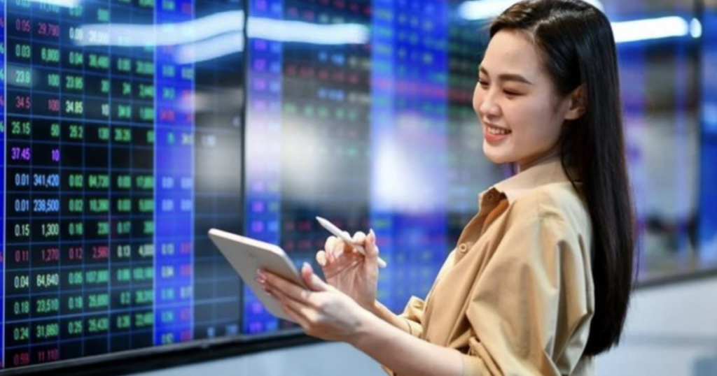 Tự doanh và tổ chức mạnh tay gom phiên VN-Index thủng đáy 1.600 điểm