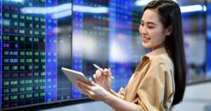 Tự doanh và tổ chức mạnh tay gom phiên VN-Index thủng đáy 1.600 điểm