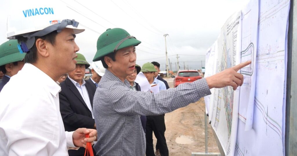 Quảng Trị gỡ vướng dự án Quốc lộ 15D gần 1.940 tỷ đồng