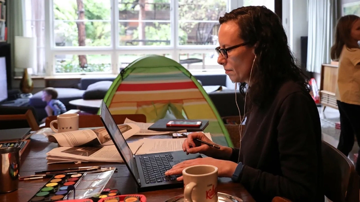 IEA: Làm việc từ xa, hạn chế đi máy bay để giảm áp lực lên thị trường năng lượng