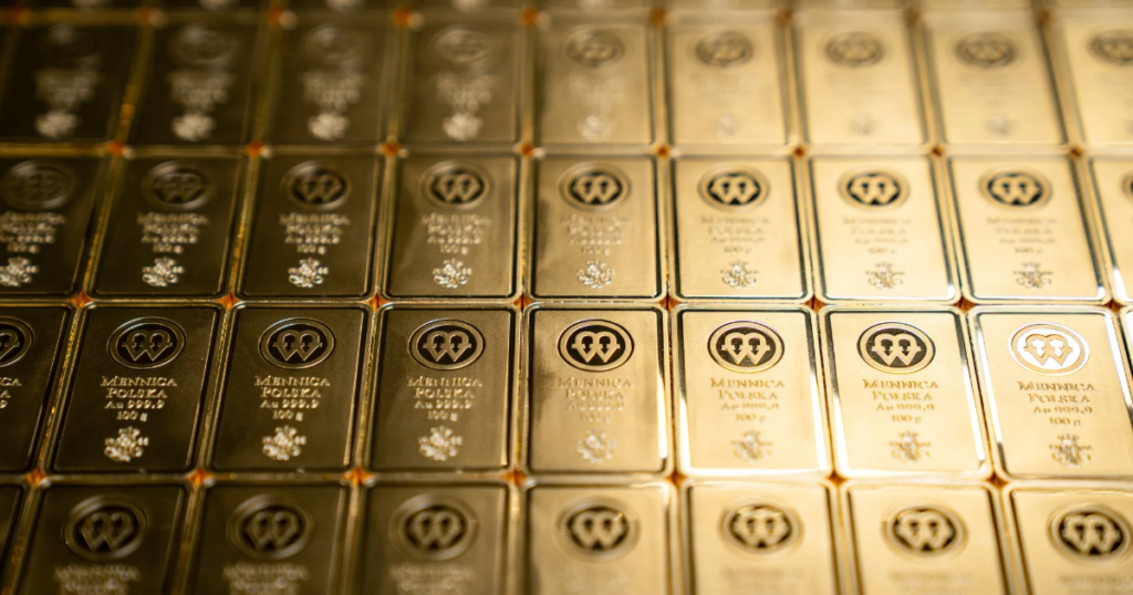 Giá vàng “thoát hiểm” nhờ đồng USD giảm, SPDR Gold Trust vẫn bán ròng