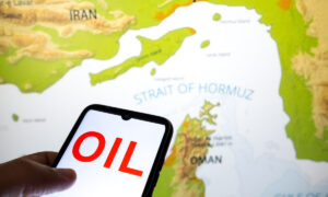 Tàu hàng ở châu Á chật vật tìm dầu