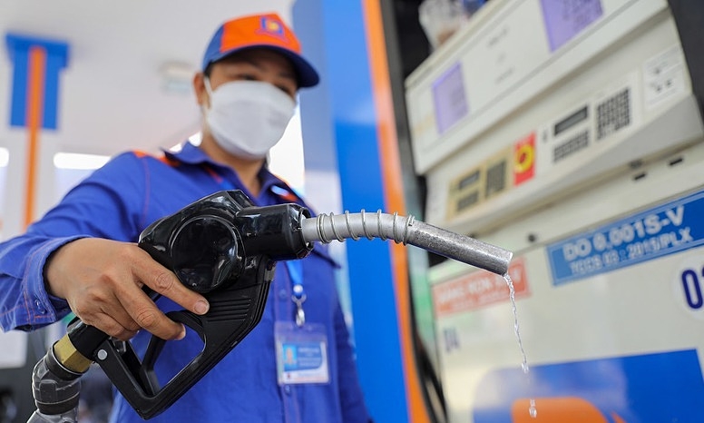 Giá xăng dầu có thể được điều chỉnh sớm hơn