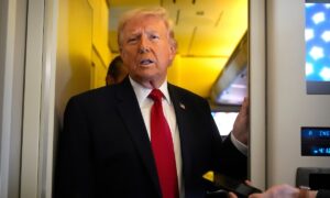 Ông Trump: Căng thẳng dầu mỏ sẽ sớm được giải quyết