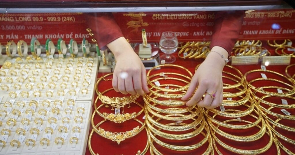 Giá vàng "nằm im" sau khi công an làm việc với hệ thống Bảo Tín Minh Châu