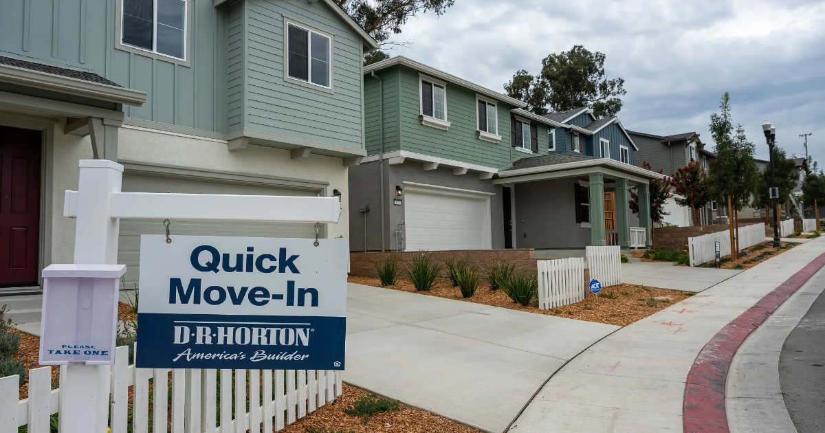 Cuộc chiến ở Vùng Vịnh khiến lãi suất vay mua nhà trả góp ở Mỹ tăng mạnh