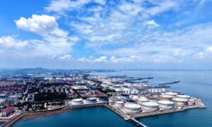 Vì sao Trung Quốc ít tổn thương hơn các nước với cú sốc giá dầu 100 USD?