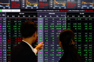 VN-Index dứt chuỗi giảm hơn 120 điểm