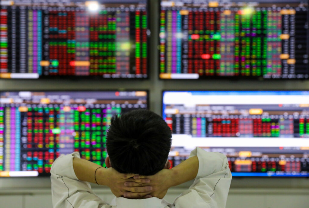 VN-Index mất thêm 33 điểm