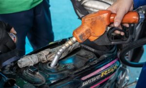 Đề xuất bình ổn khi giá xăng dầu tăng 20% trở lên trong một tháng