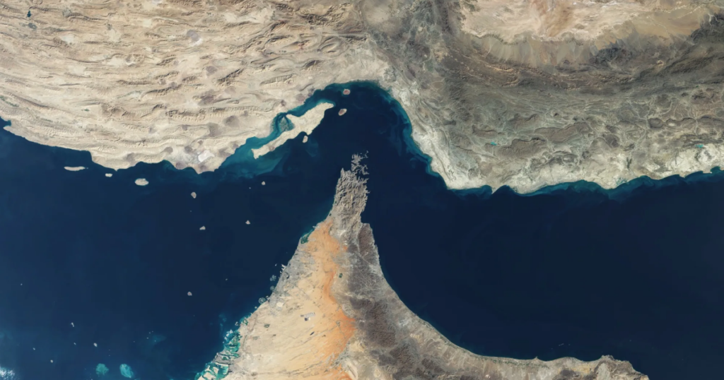 Iran thu phí đi qua eo biển Hormuz đối với một số tàu chở hàng