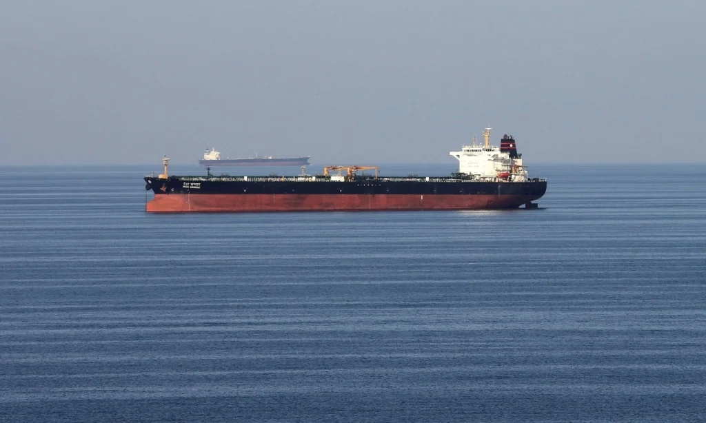 Nguy cơ khủng hoảng giá dầu khi eo biển Hormuz đóng cửa
