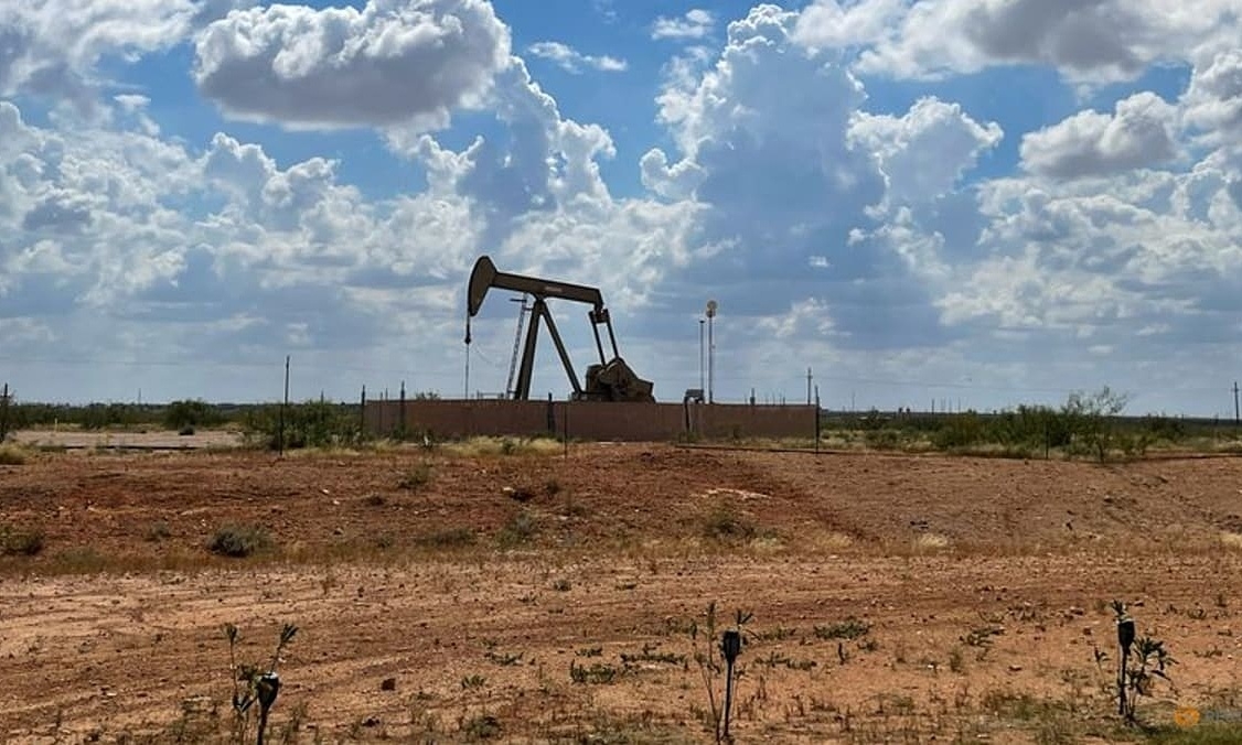 Giá dầu thế giới tăng cao, vượt 110 USD