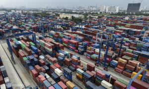 Biến động toàn cầu phủ bóng triển vọng xuất khẩu