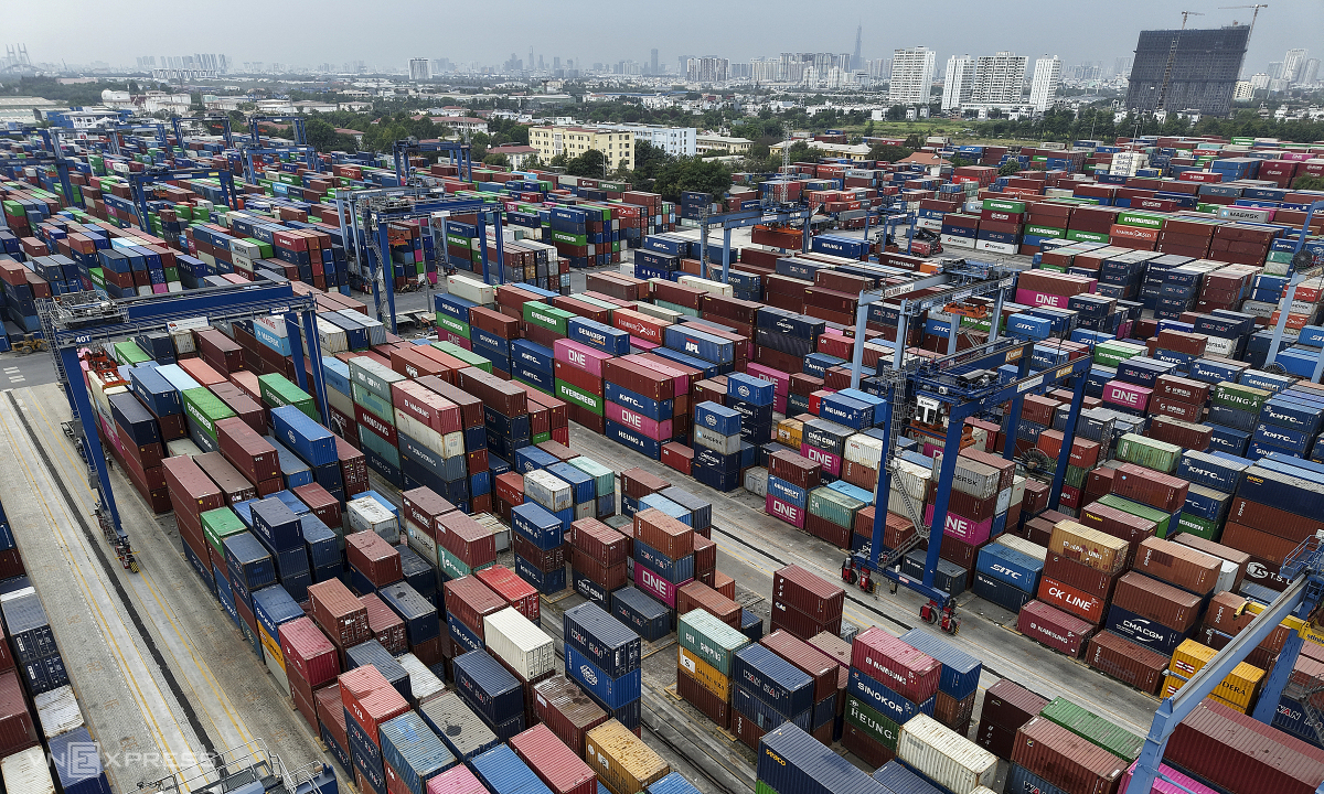 Biến động toàn cầu phủ bóng triển vọng xuất khẩu