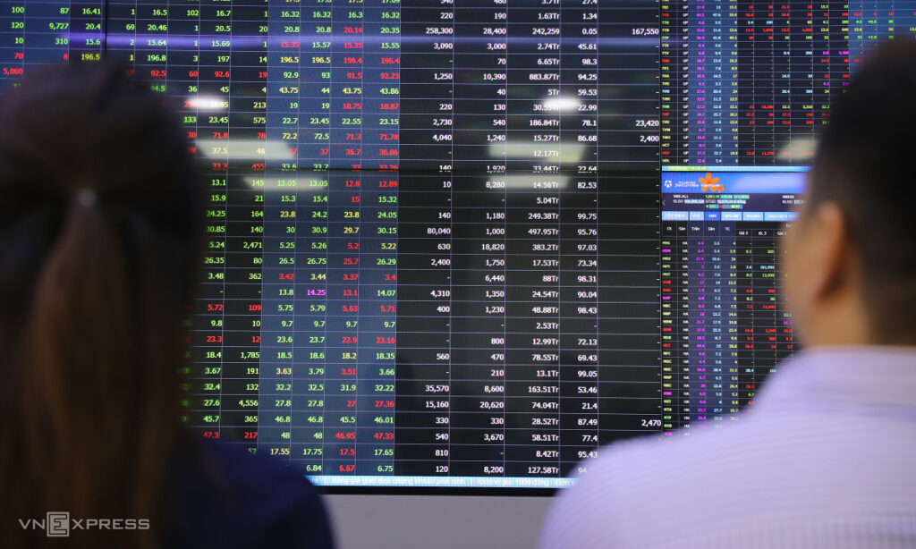 Áp lực điều chỉnh khi chứng khoán tiệm cận vùng 1.900 điểm