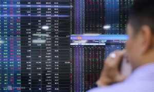 Chứng khoán đang trong tâm thế 'giảm thiểu rủi ro'