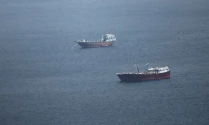 Giá dầu thô thế giới tăng vọt