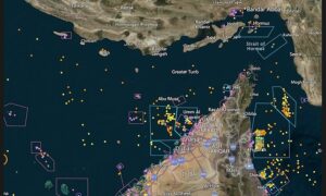 Vận tải toàn cầu gián đoạn vì hàng trăm tàu kẹt ở eo biển Hormuz