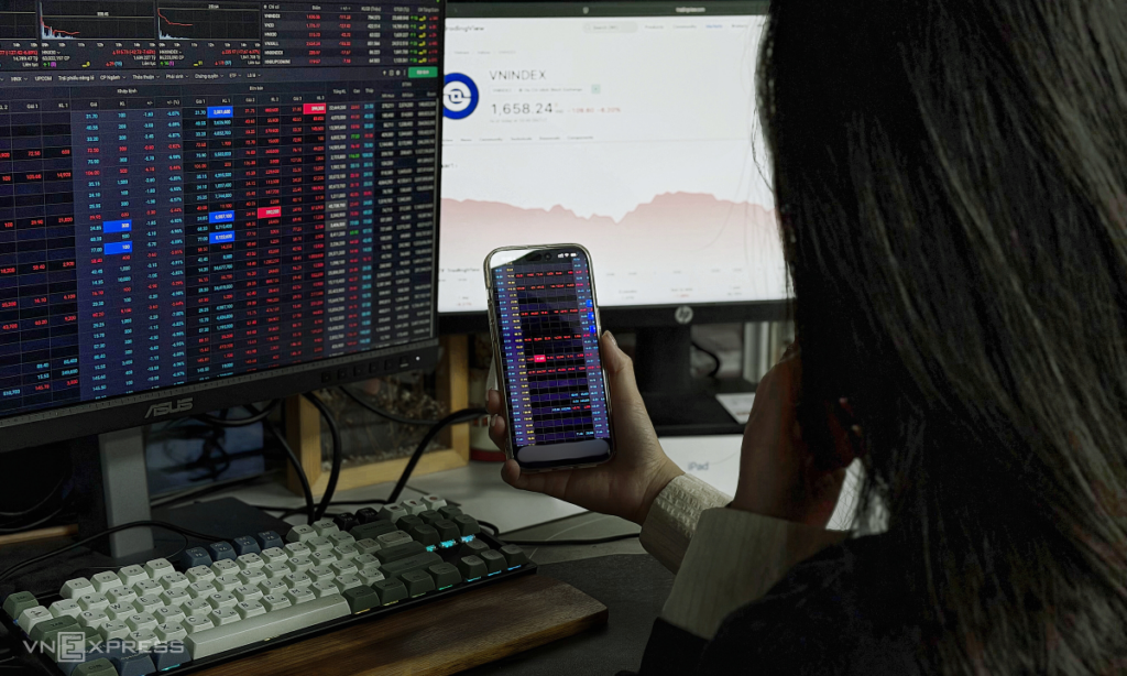 Mua đúng 'đáy chứng khoán có lãi tốt hơn không?