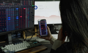 Mua đúng 'đáy chứng khoán có lãi tốt hơn không?