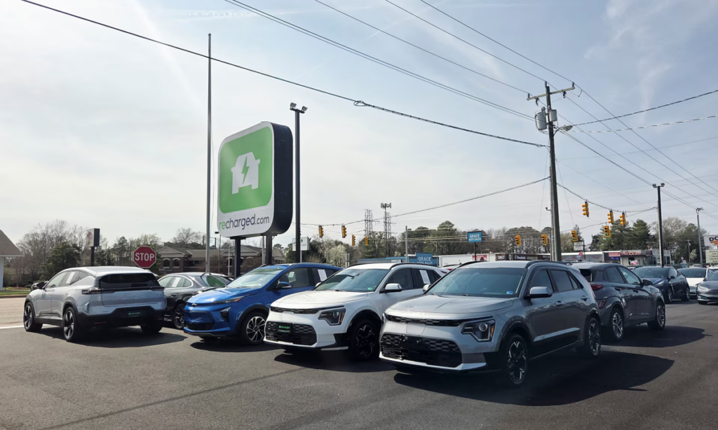 Xe điện hút khách khi giá dầu tăng vọt